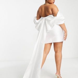 Asos Curve White long back Bow in size 20!